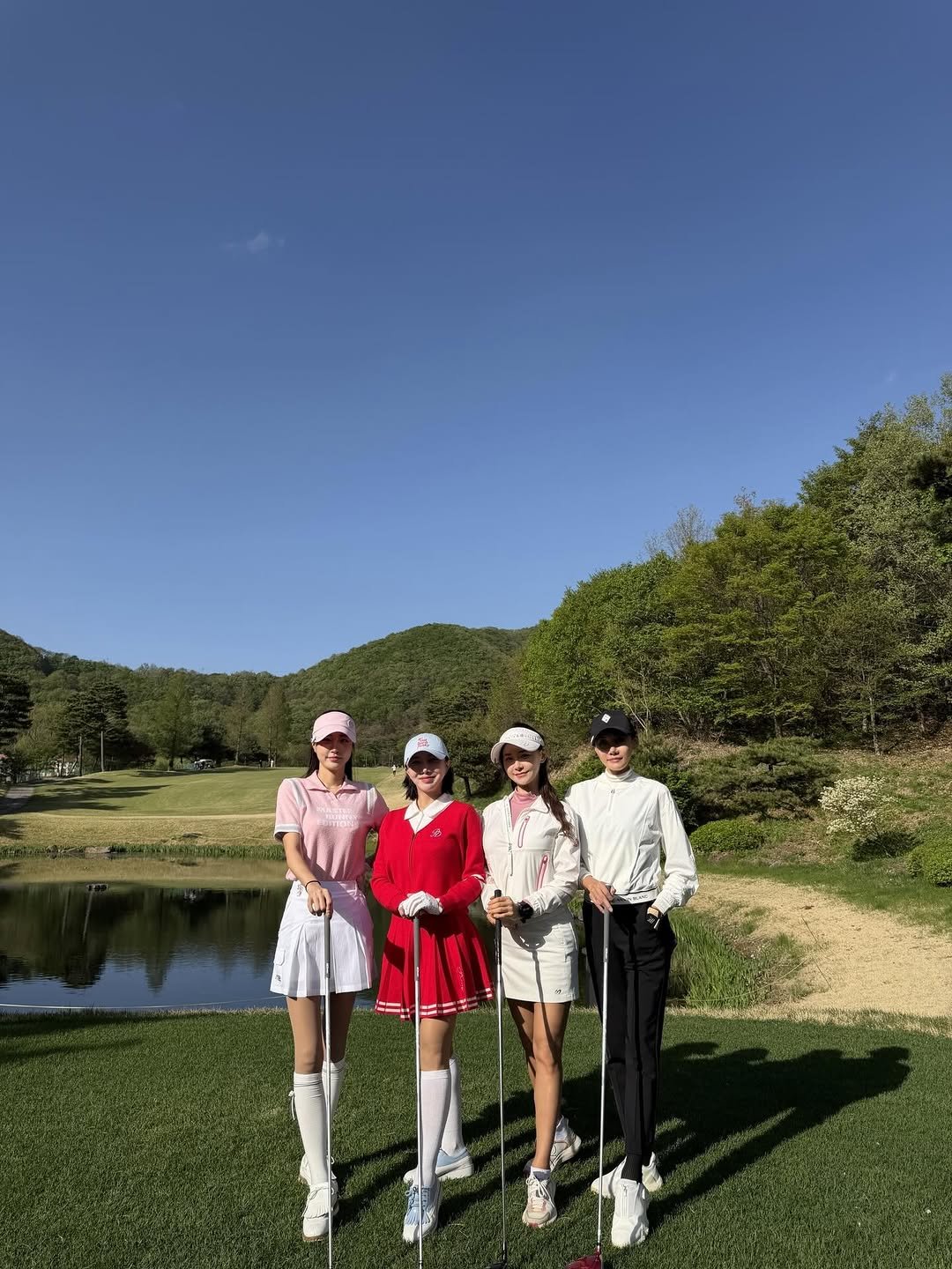 Photo shared by 민에나 on April 27, 2026 tagging @ilf_ilovefit, @purdy_official, @hello_birdie_golf, @mizunogolf_kr, @pureee_me, @lala_love_xoxo_, @andgolf_official, and @rom_n_khi. May be an image of golf, golf course and text.