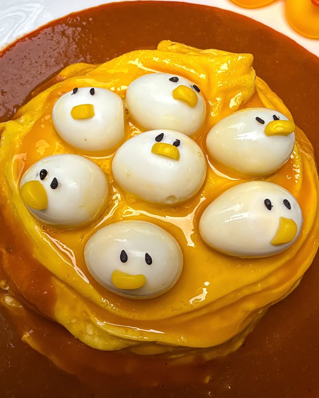 Photo by 밍푸디(손민정) | 서울맛집 핫플 신상 꿀팁 on October 04, 2025. May be an image of egg yolk, pancake, pancakes, hollandaise and text.