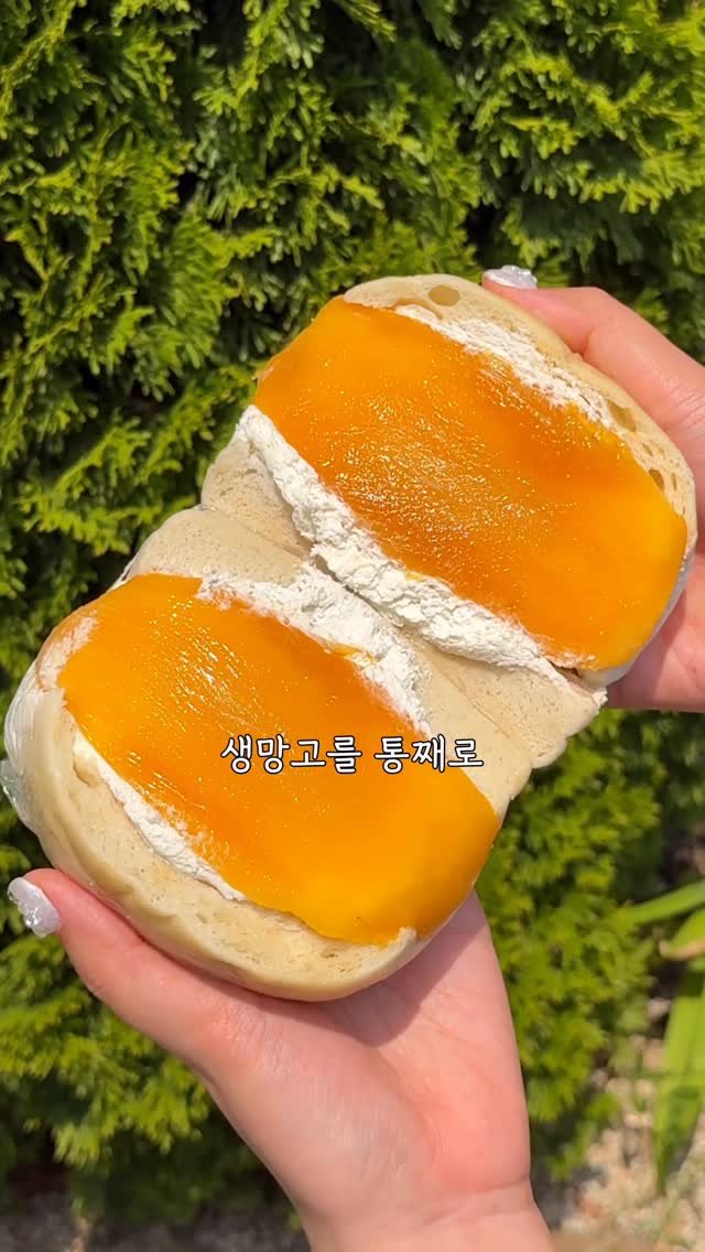 ming_foodie_ 게시물 이미지: 디저트계의 왁뿌볼?!

이게 디저트계의 왁뿌볼이라는 와그작 케이크래요
토마토,...