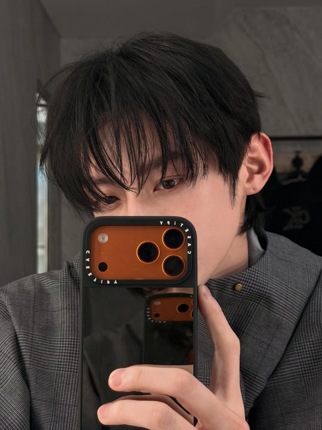 Photo by Mingweilai on January 02, 2026. May be a selfie of one or more people, hair, phone and mirror.
