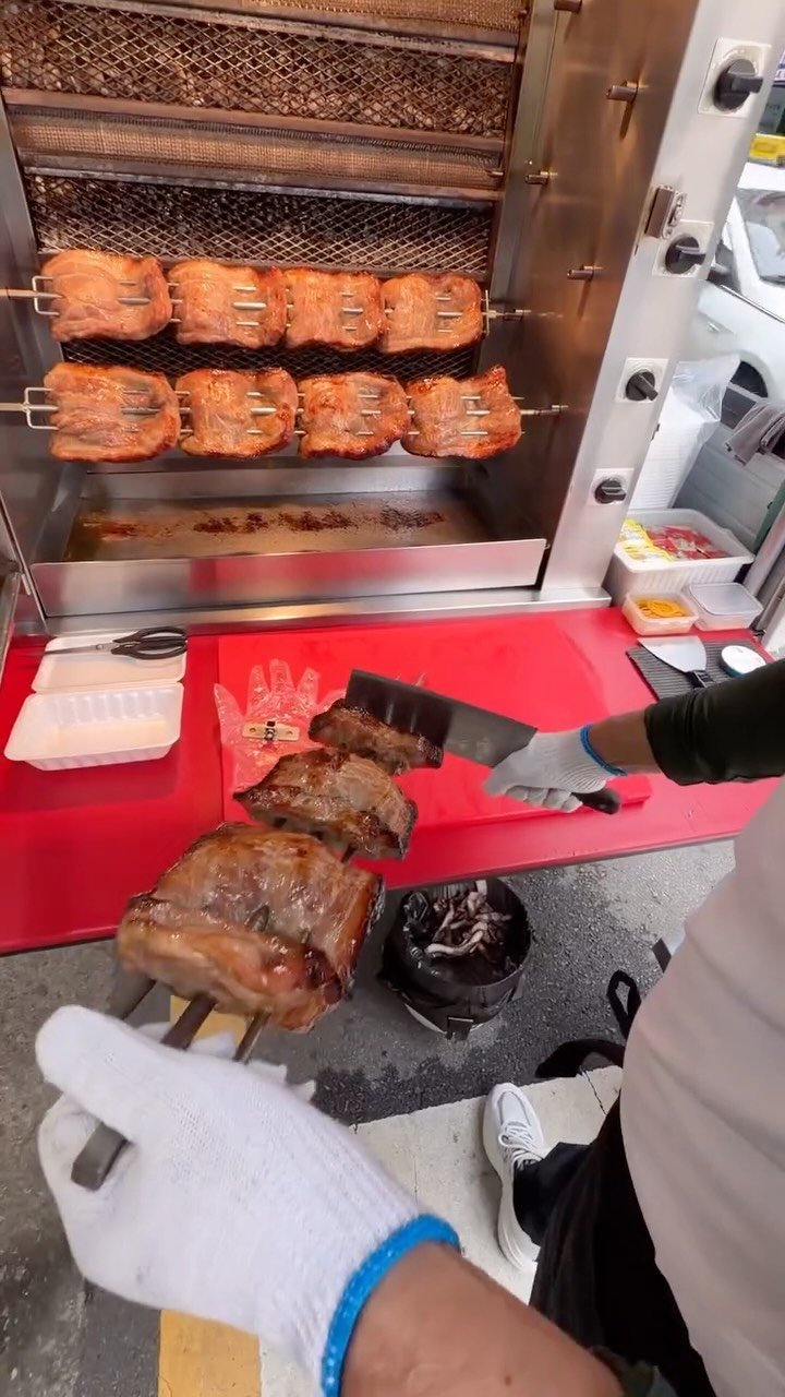 minggeurae 게시물 이미지: 매곡동 와이마트 앞에서 발견한
맥반석 돼지 바베큐 트럭🚛

여러 생과일로 숙성시킨...