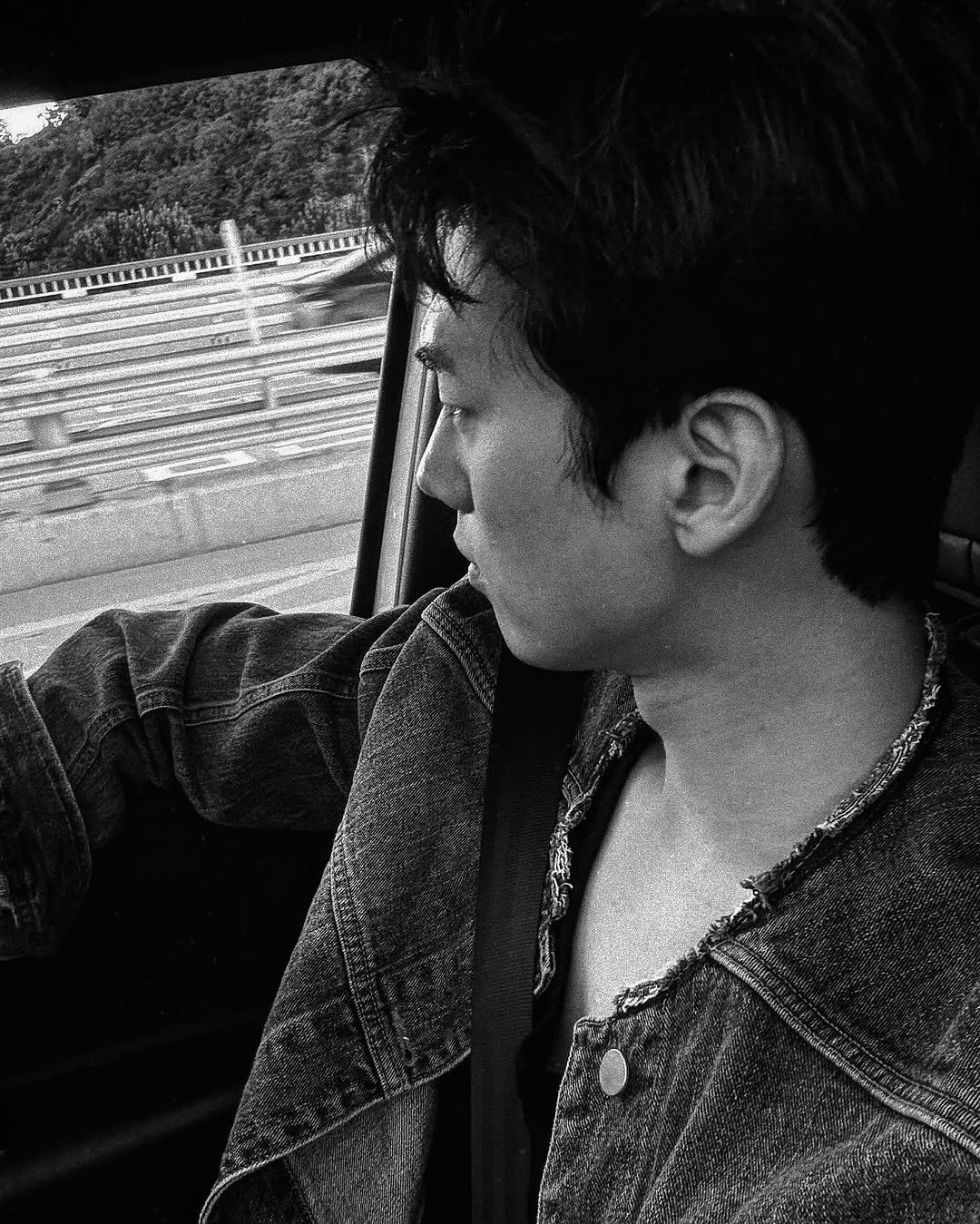 Photo by 홍민기 on September 21, 2025. May be a black-and-white image of cigarette.