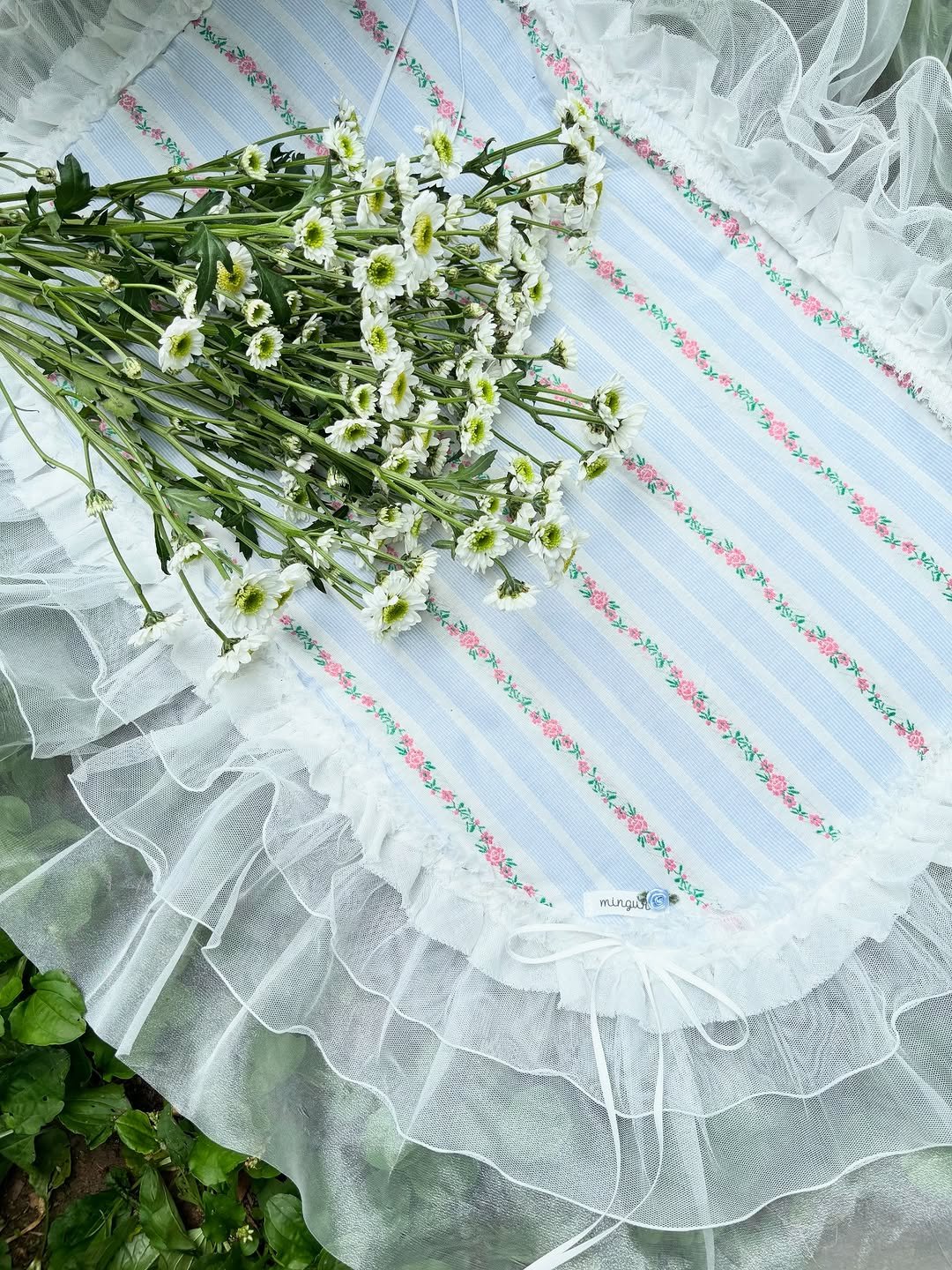 Photo by 밍구르 | MINGUR on July 04, 2025. May be an image of lace.