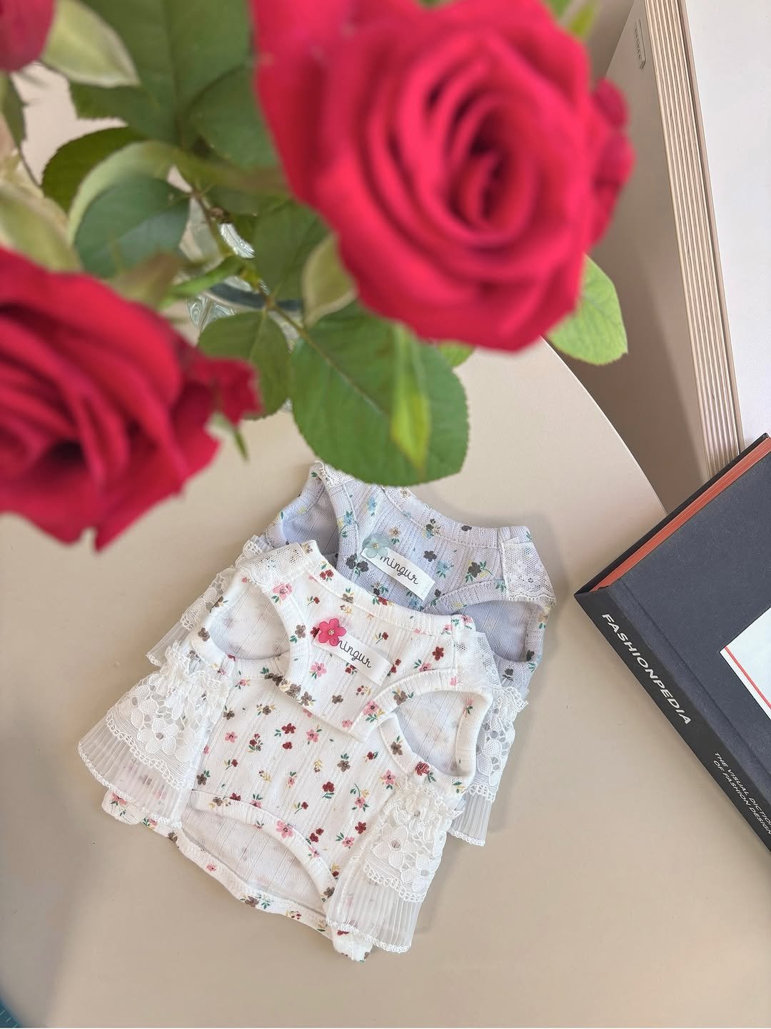 Photo by 밍구르 | MINGUR on September 28, 2025. May be an image of lace, sleepwear, napkin and text.