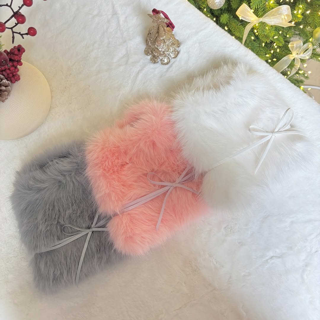 Photo by 밍구르 | MINGUR on December 09, 2025. May be an image of Christmas stocking.