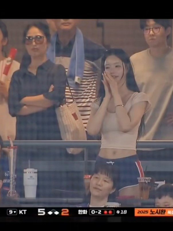 minhanna0914 게시물 이미지: 한화돌핀녀🐬

일단 제가 맞습니다!
단 1초 방송에 나온거 같은데!!!!!!
관심을...
