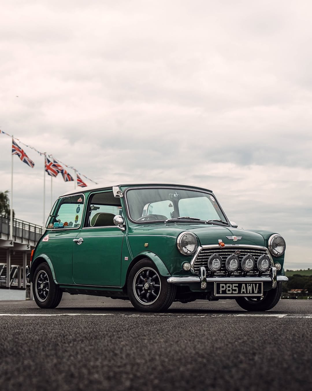 mini 게시물 이미지: Meet Ivy the MINI Cooper. Built on heritage...