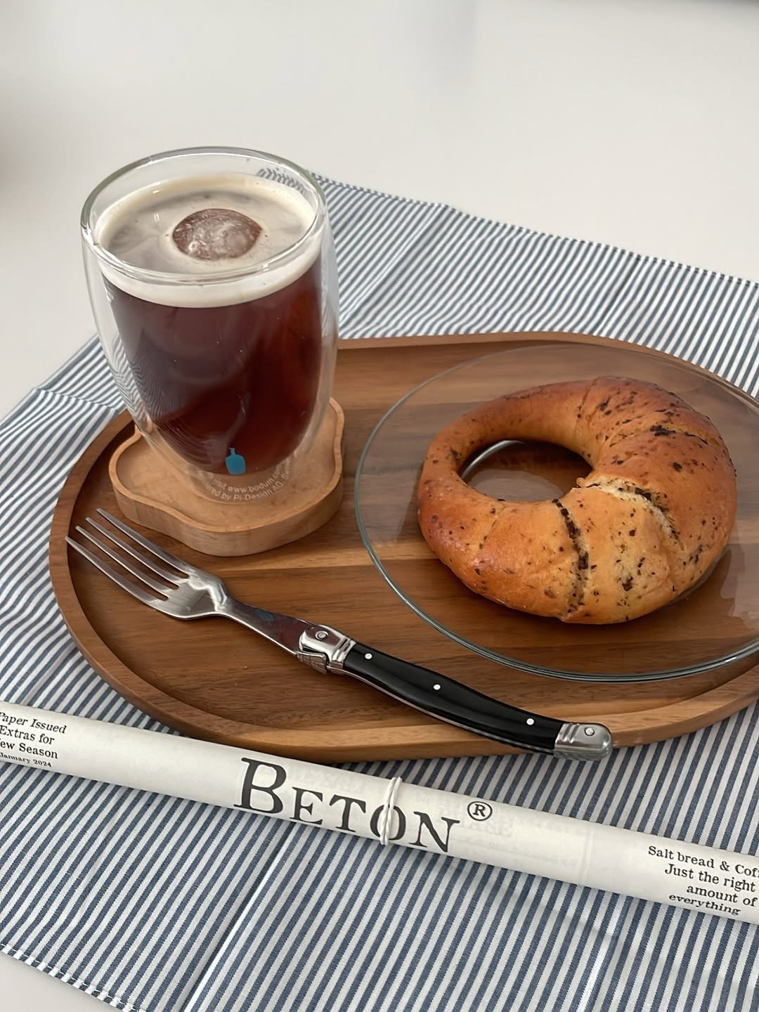 Photo by 미니홈 | 살림꿀템•신혼일상•집밥 in Seoul, Korea with @beton.kr. May be an image of ‎placemat, napkin, bagel, kitchenware and ‎text that says '‎הועווולה Baper extr Extras Issued ew 一 for คายา Season H3OS 08Y3024 BETON R Salt Just bread JustheC 8 & the & Cof amount of right everything ፀን everyt everythin in thing ®‎'‎‎.