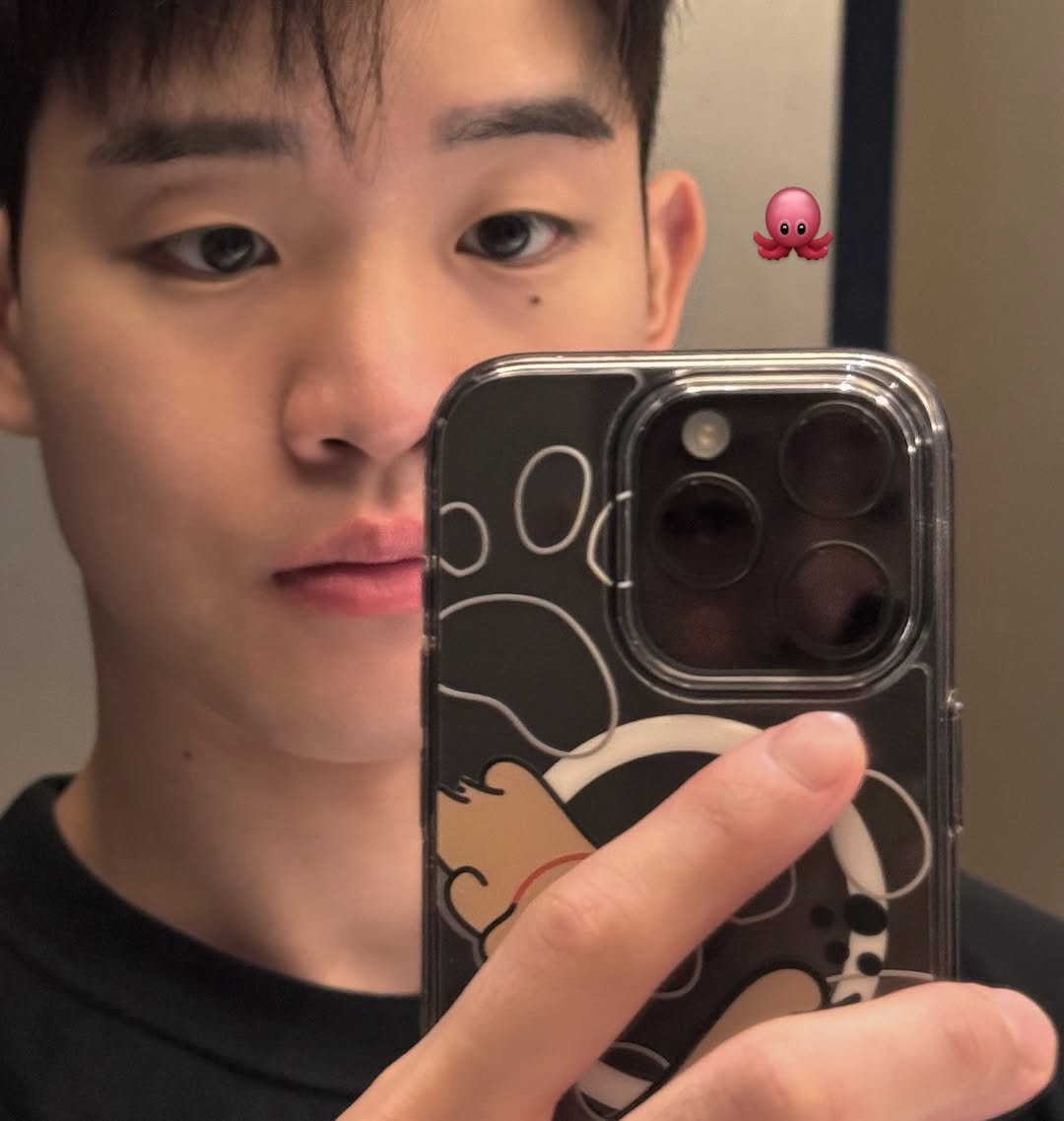 Photo by 정민 on August 23, 2025. May be a selfie of 1 person, hair, phone and text.
