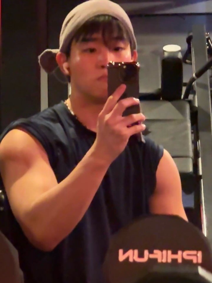 mini_j___ 게시물 이미지: 헬스장에 운동 말고 사진찍으러 가는 나 ㅎ