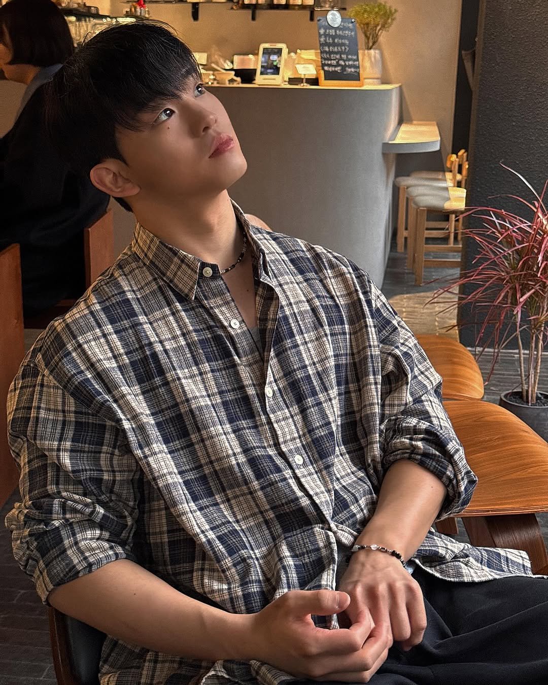 Photo shared by 정민 on March 18, 2025 tagging @iridescent_seongsu.