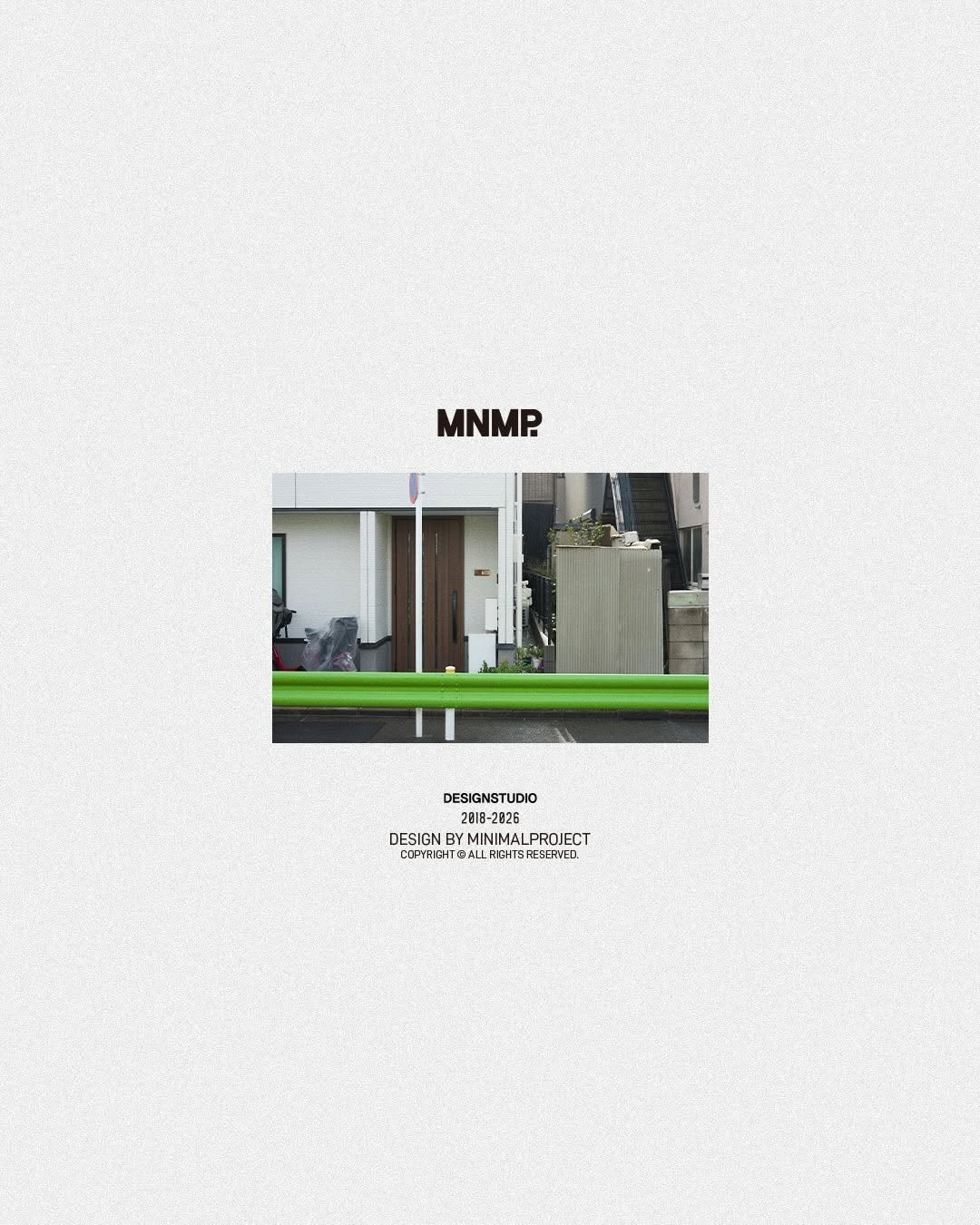 minimalproject_official 게시물 이미지: 26SS
WASHED DRAWING PIGMENT CROP SHORT SLEEVE...