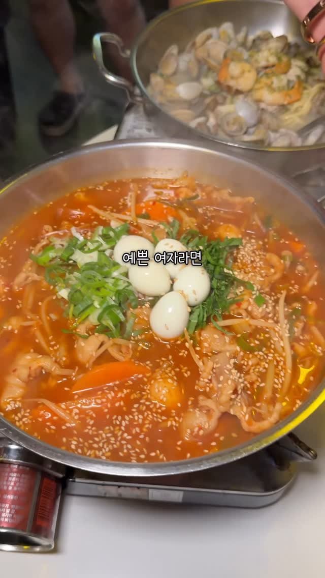 miniyami_ 게시물 이미지: 서면에서 약속 있으면 여기 무조건

오픈과 동시에 서면 핫플 등극한
젓가락 떨구면...