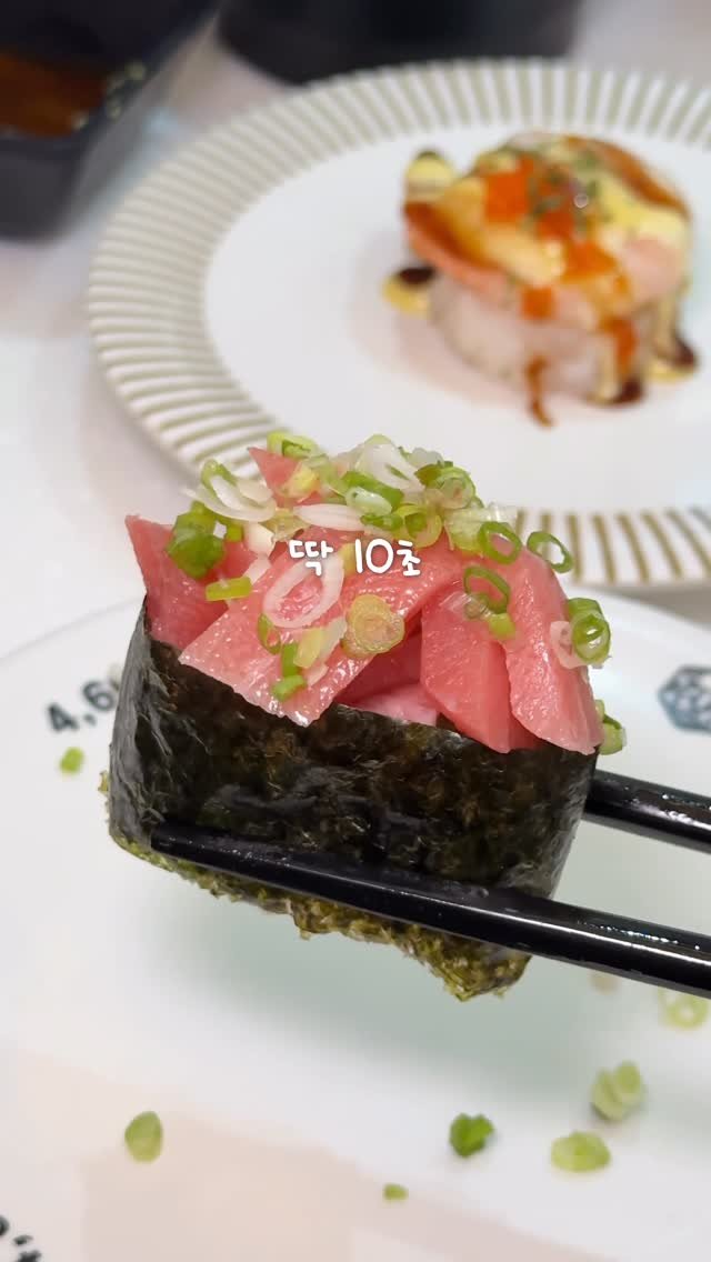 miniyami_ 게시물 이미지: 서면에서 이거 파는데 여기뿐임

삼정타워 앞 2300원 갓성비 초밥으로
조금만...