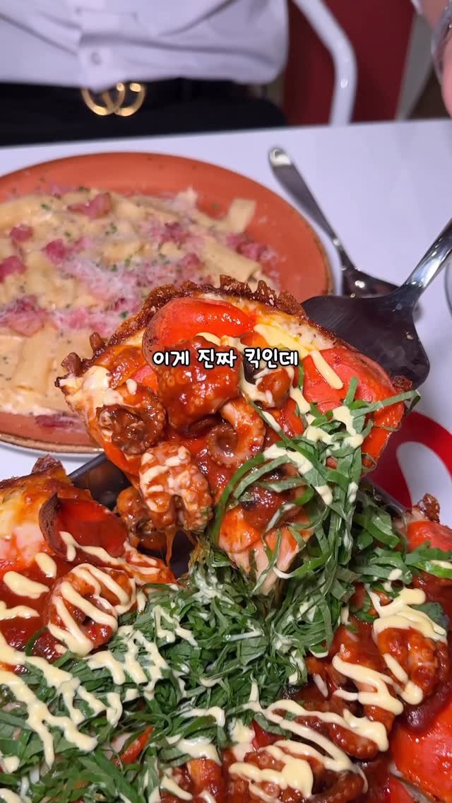 miniyami_ 게시물 이미지: 살다살다 이런 피자까지 먹어보네;;

>>조방쭈꾸미<<가 한가득 올라간
디트로이트...