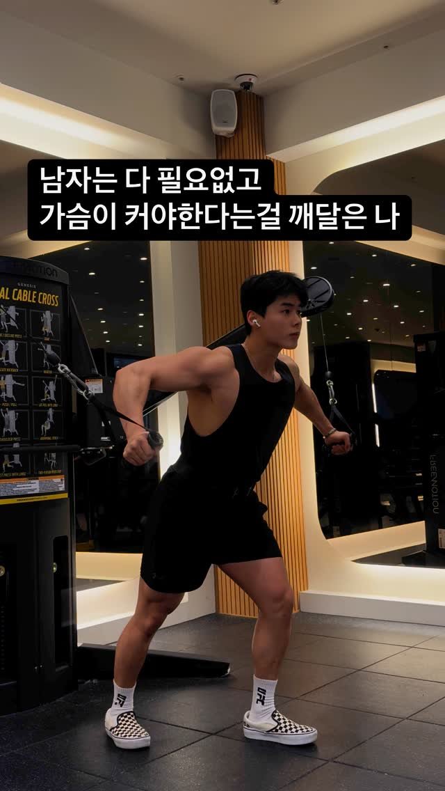 minjae401 게시물 이미지: 어깨만 넓혀봤자 소용없음ㄹㅇ