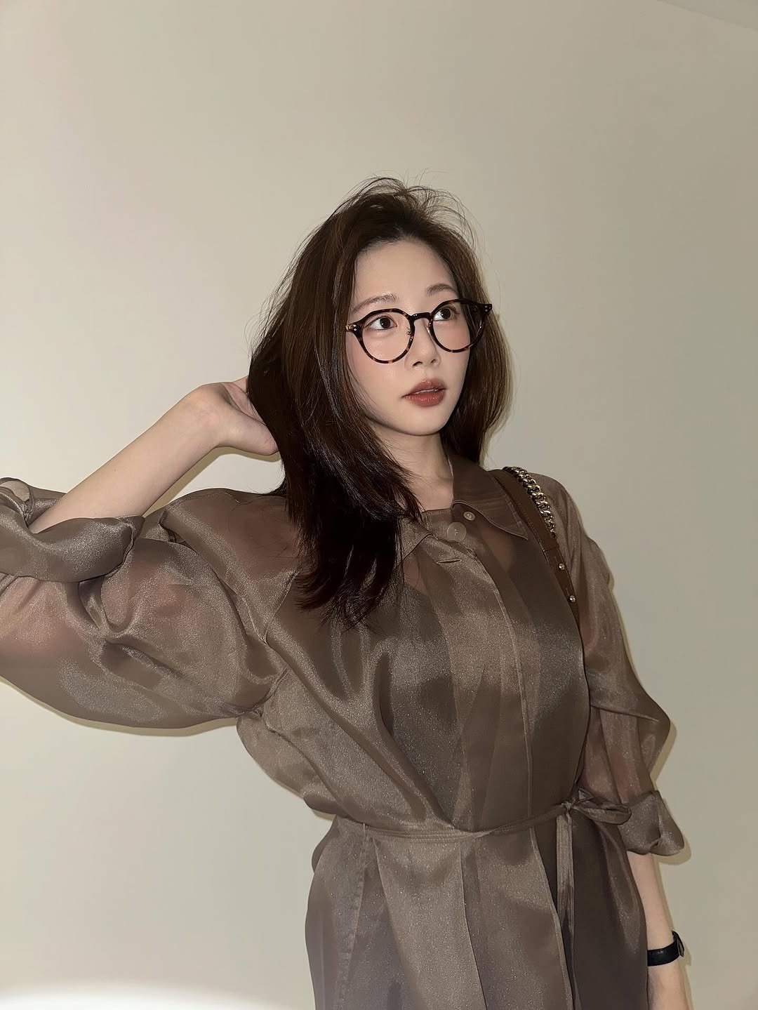 Photo by 드림캐쳐 지유 on November 14, 2025. May be an image of one or more people, hair, sleepwear, eyeglasses, bath robe, dress, robe and text.