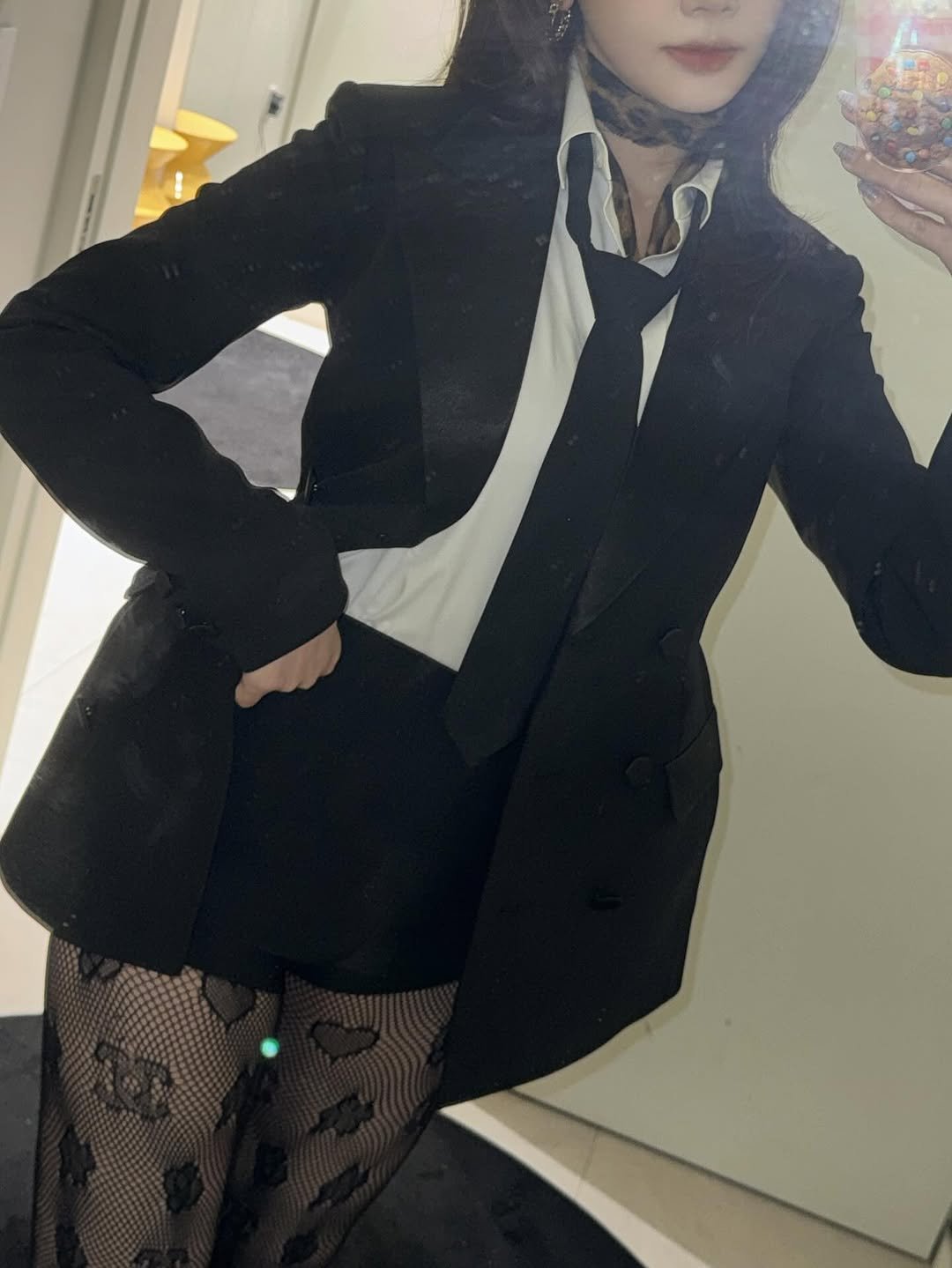 Photo by 드림캐쳐 지유 on September 30, 2025. May be an image of 1 person, suit, fishnet stockings, blazer, tights, miniskirt and text.