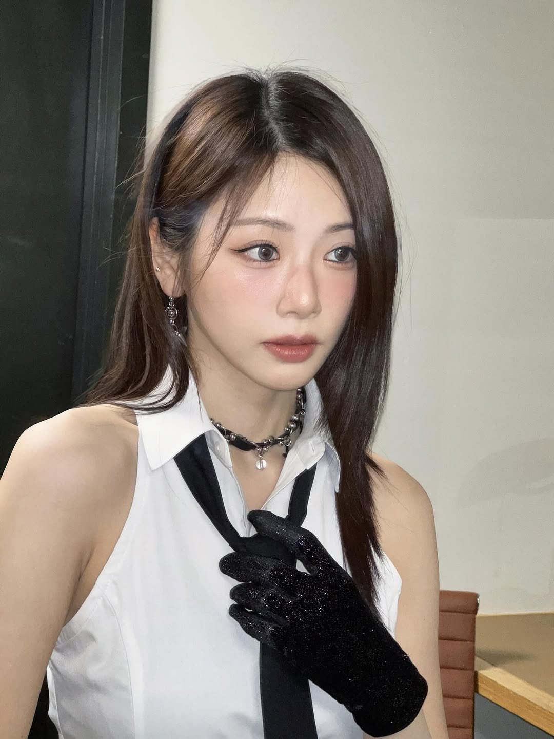 Photo by 드림캐쳐 지유 on August 24, 2025. May be an image of 1 person, hair, bolo tie, top and text.