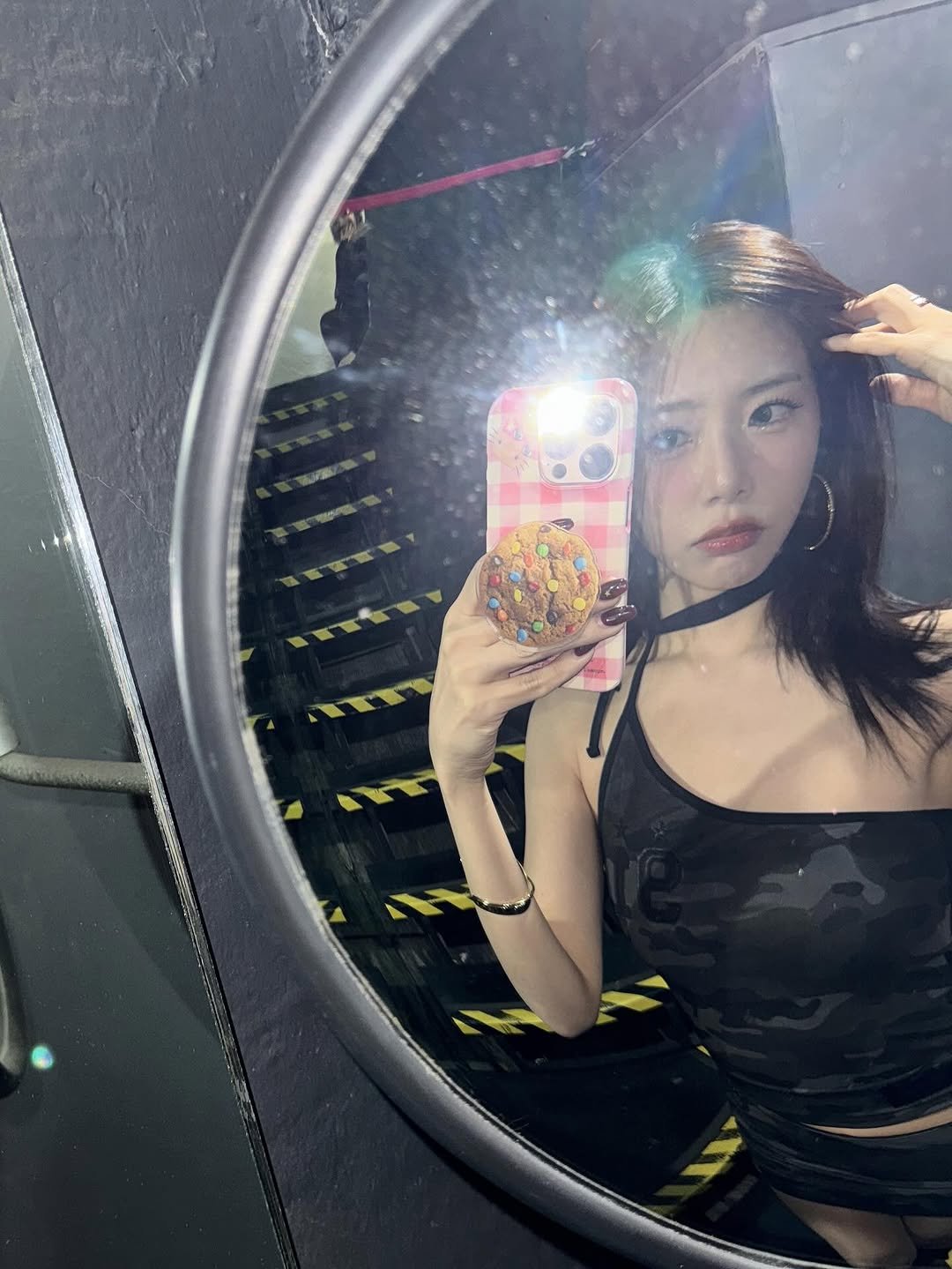 Photo by 드림캐쳐 지유 on August 08, 2025. May be a selfie of 1 person, hair, mirror, top and text.