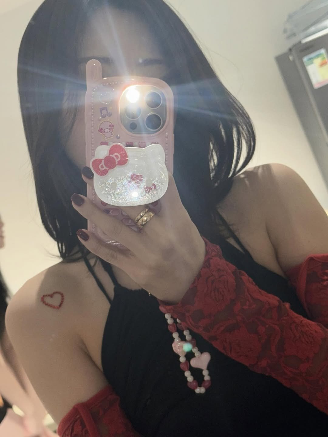 Photo by 드림캐쳐 지유 on December 14, 2025. May be a selfie of one or more people, tattoo, heart, phone, necklace and text.