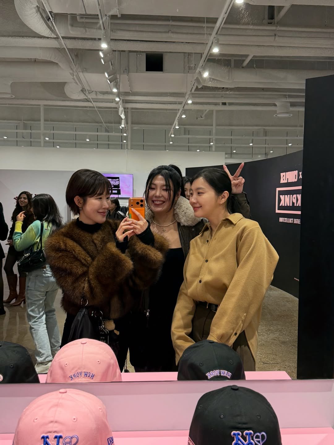 Photo shared by 이종민 운동하는 의사 닥터벨 on February 03, 2026 tagging @sijinping__, @hyunmi.choi.7, and @blackpink.league.kr. May be a selfie of standing, hat and text.