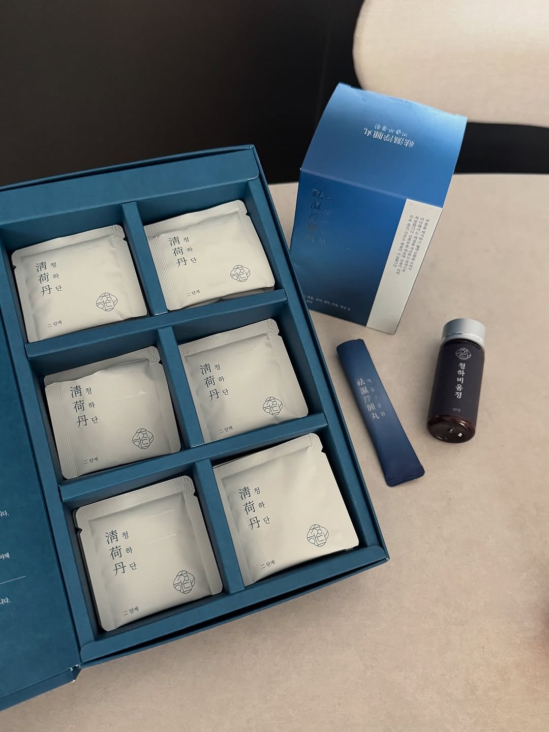 Photo by 민스샵 ㅣ 미인채 대표  천정민 on August 10, 2025. May be an image of water filter, flask, box and text.
