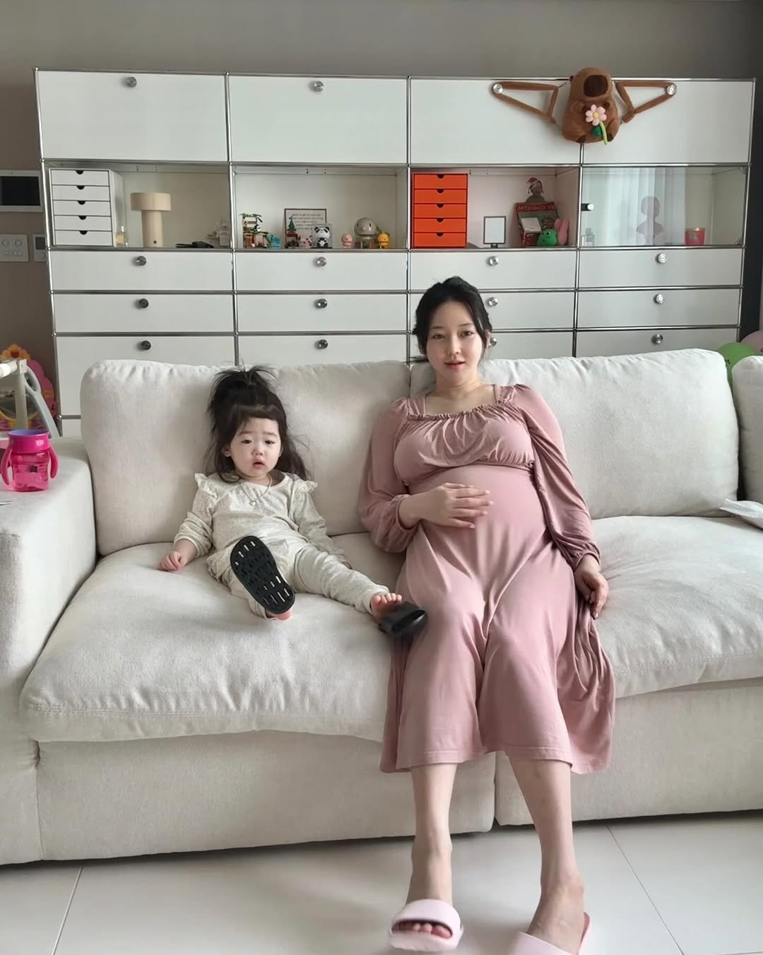 Photo by 민스샵 ㅣ 미인채 대표  천정민 on February 21, 2026. May be an image of baby, sleepwear, baby shoes and text.