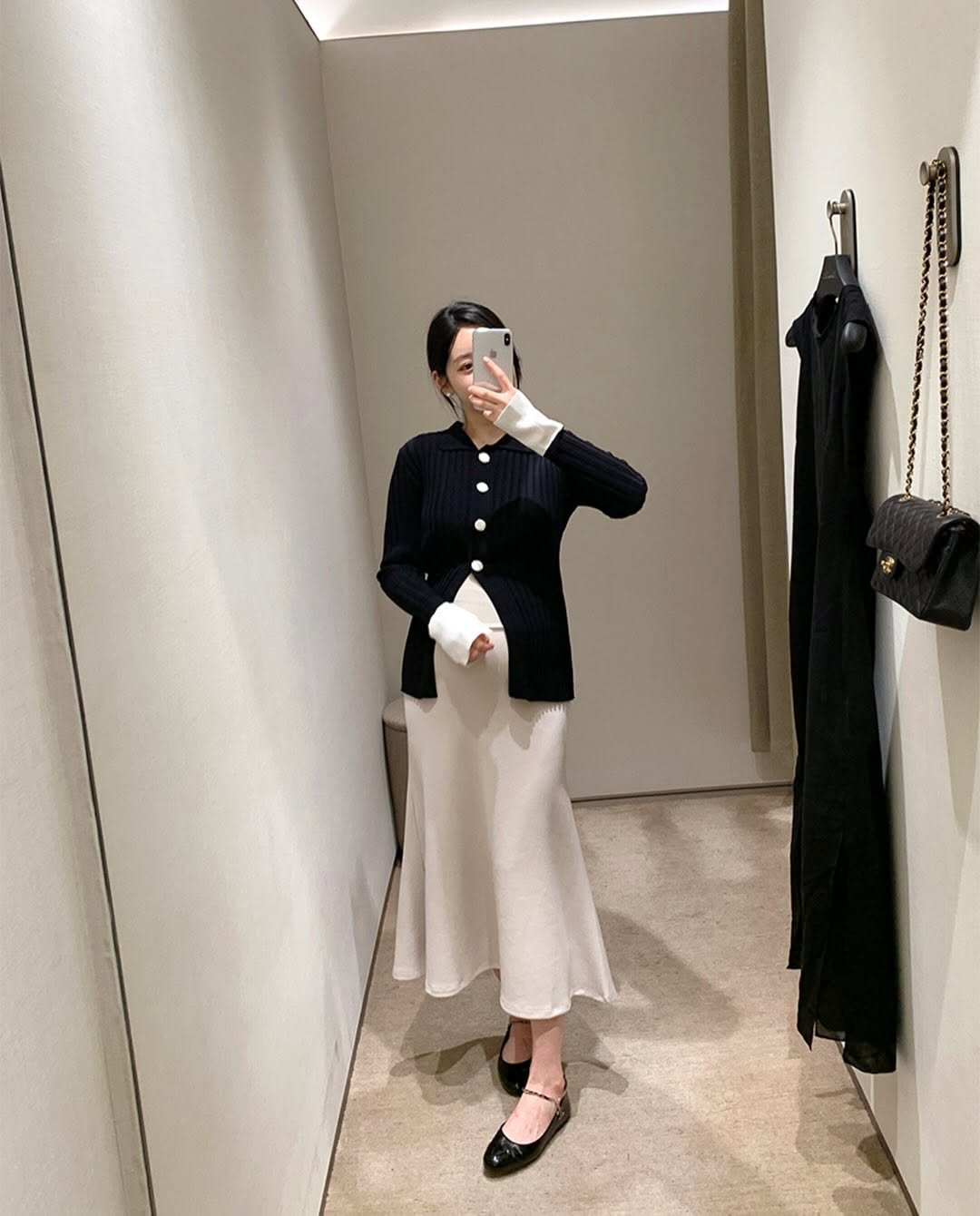 Photo by 민스샵 ㅣ 미인채 대표  천정민 on December 29, 2025. May be an image of duffle coat, overcoat, blazer, suit and text.