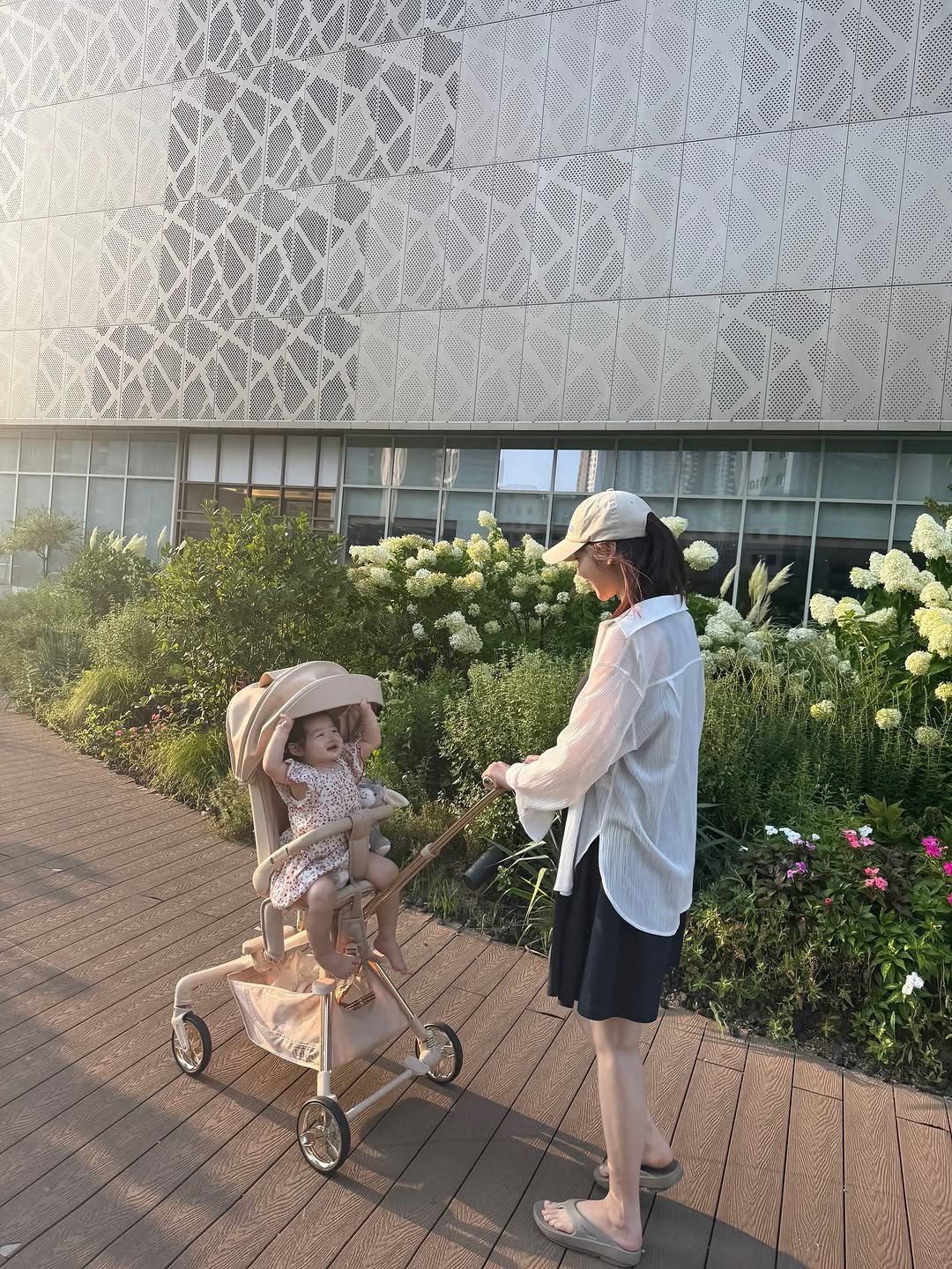 Photo by 민스샵 ㅣ 미인채 대표  천정민 on August 10, 2025. May be an image of 2 people, baby and text.