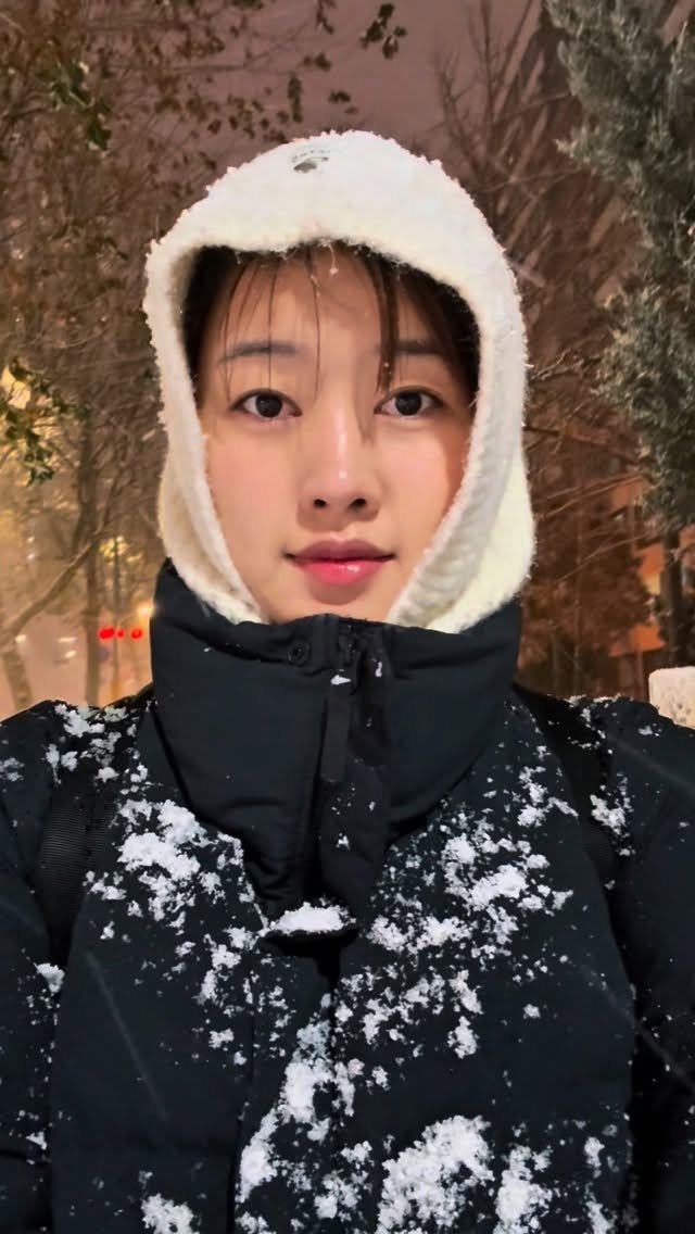 mintzero.yoga 게시물 이미지: 애써 선을 넘지 않으려는 노력의 하루
눈이 많이 오네
올해 바라클라바 없었으면 큰...