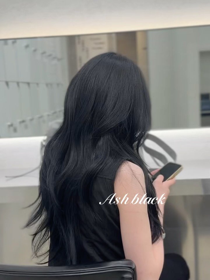 minuit_miyu 게시물 이미지: 이젠 블랙도 애쉬하게 🩶

가발같이 답답한 블랙 말고 쿨하고 세련된 

블랙 해야죠...
