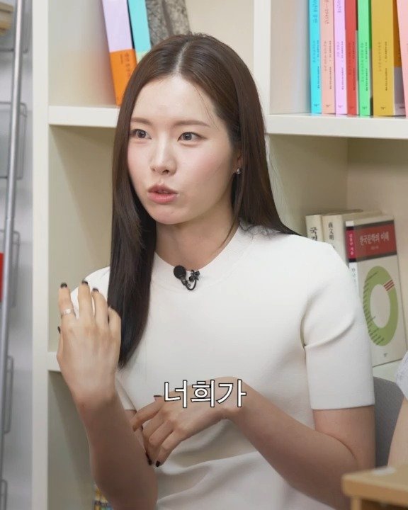 minumsa_tv 게시물 이미지: #예고
🤔책장구경에 누가 돌아왔게〰️⁉️

대망의 7월 책장 주인은...
