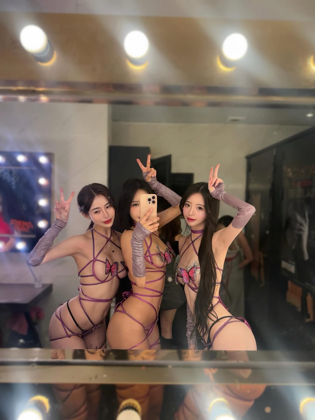 mio_meowo 게시물 이미지: 시선 강탈😈💜