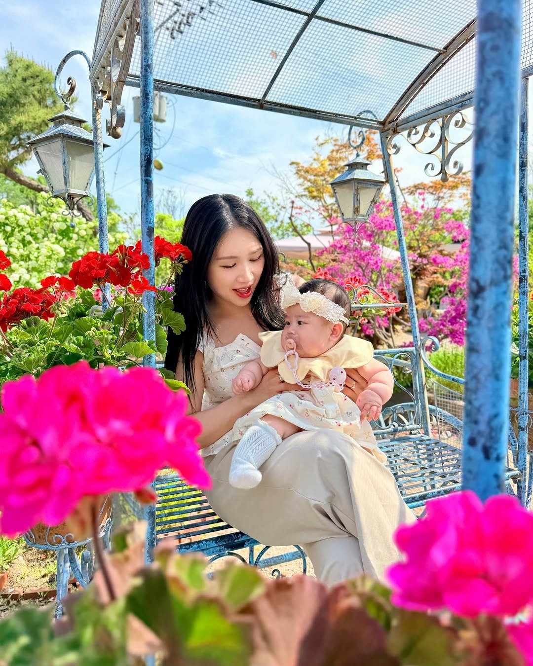 mirasgarden 게시물 이미지: Happy Mother’s Day !! 第1個母親節🌷 
날씨가 좋고 바람도...
