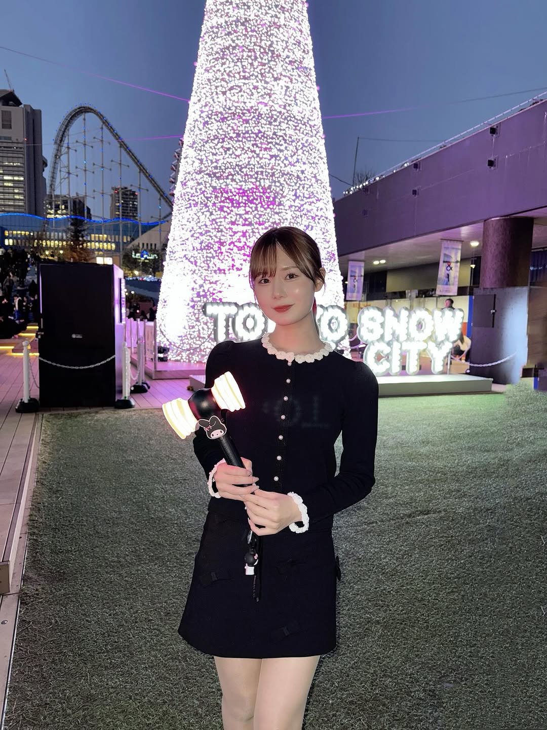 Photo by miru🕊 미루/小咪 on January 16, 2026. May be an image of christmas tree, tinsel and text.