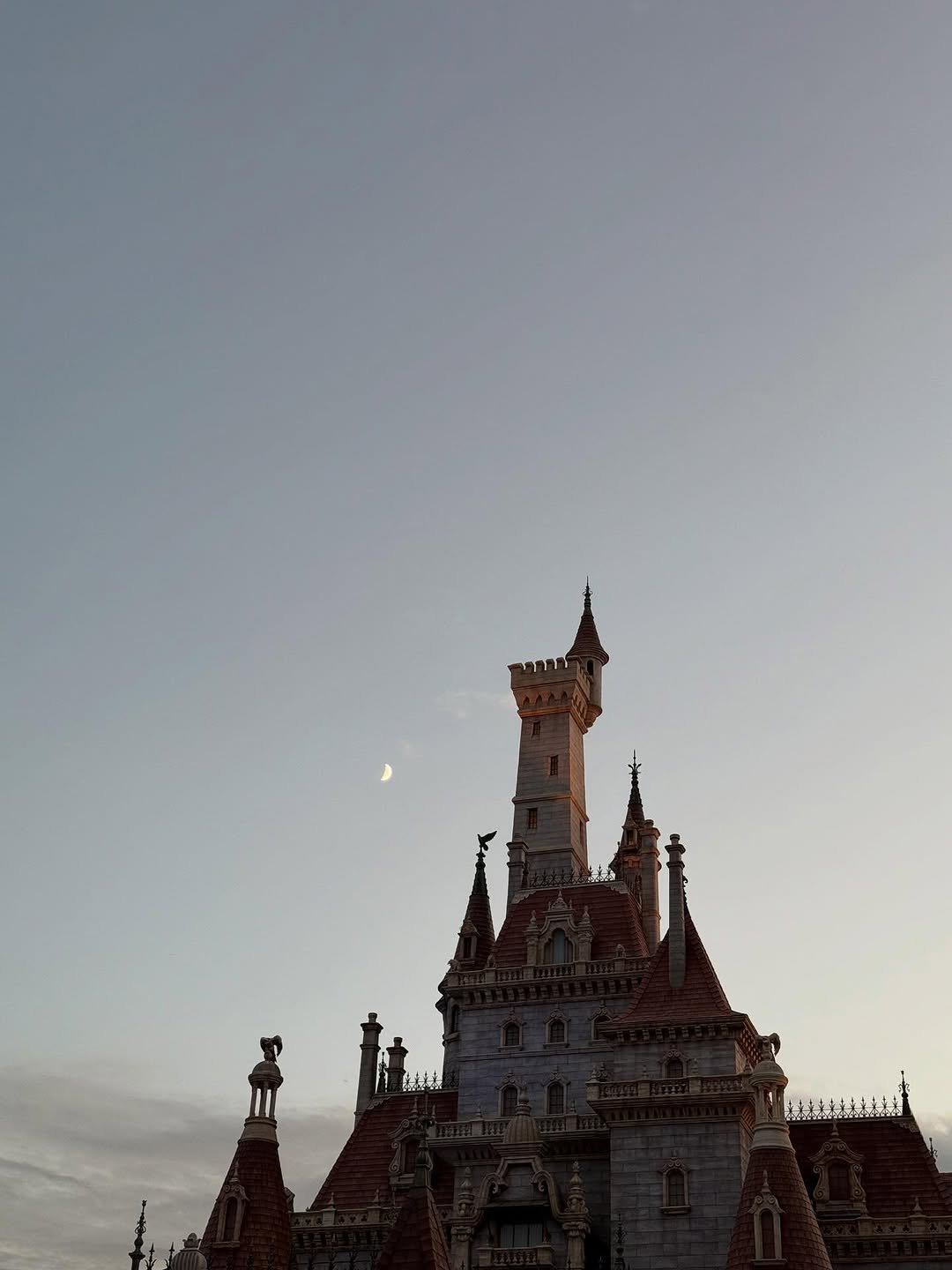 Photo by miru🕊 미루/小咪 on November 05, 2025. May be an image of twilight and castle.