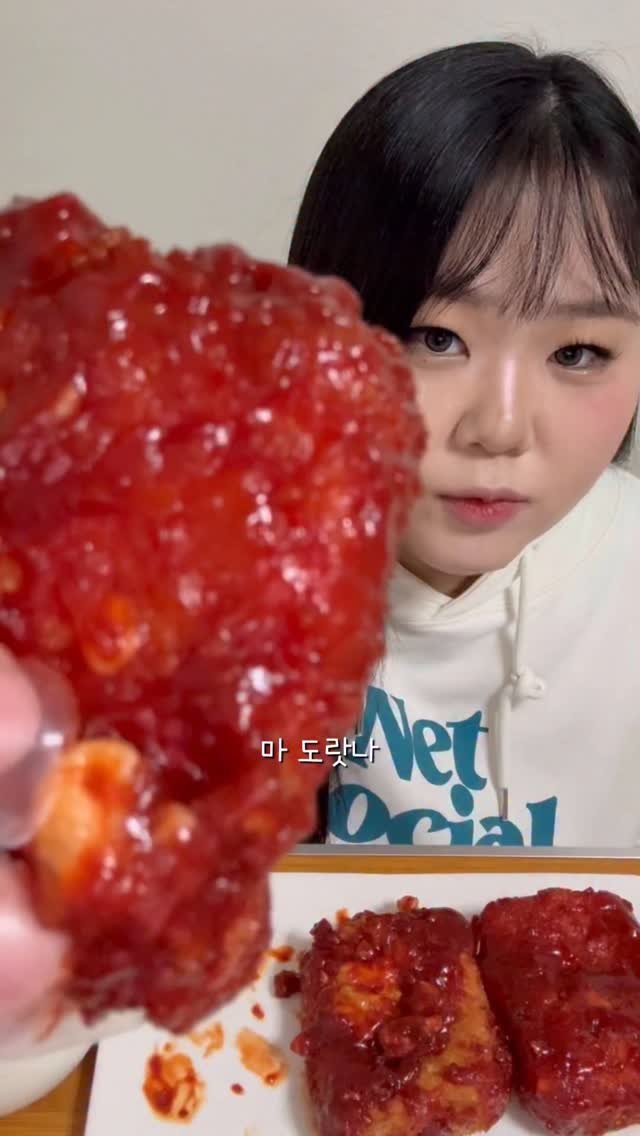 miso109kgg 게시물 이미지: 칠리스 모짜렐라 치즈스틱? 걍 치즈지옥이라 불러줘

#모짜렐라 #치즈 #치즈스틱 #칠리스 #먹방