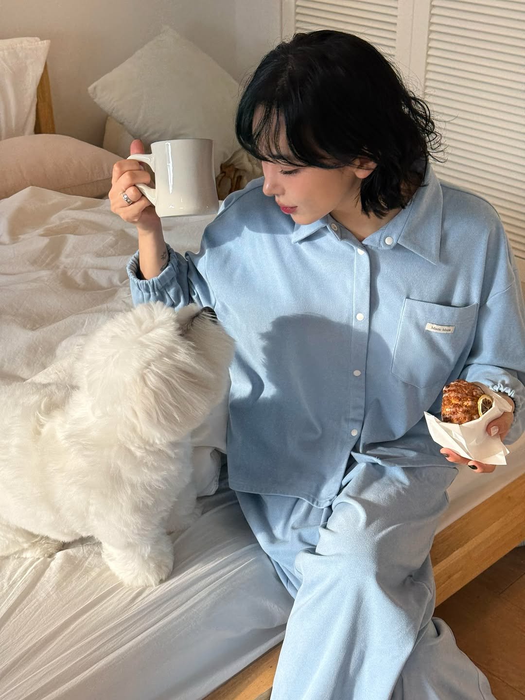 Photo by Mistic Moon (미스틱문) on October 29, 2025. May be an image of sleepwear, bath robe and text.