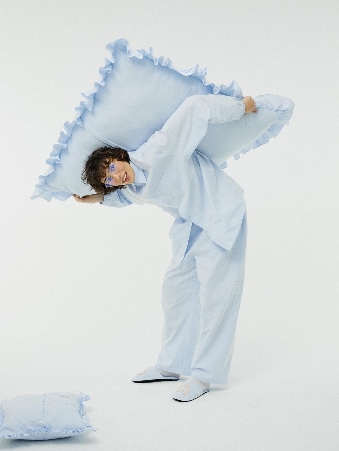 Photo by Mistic Moon (미스틱문) on September 08, 2025. May be an image of 1 person, performing martial arts, bath robe and text.