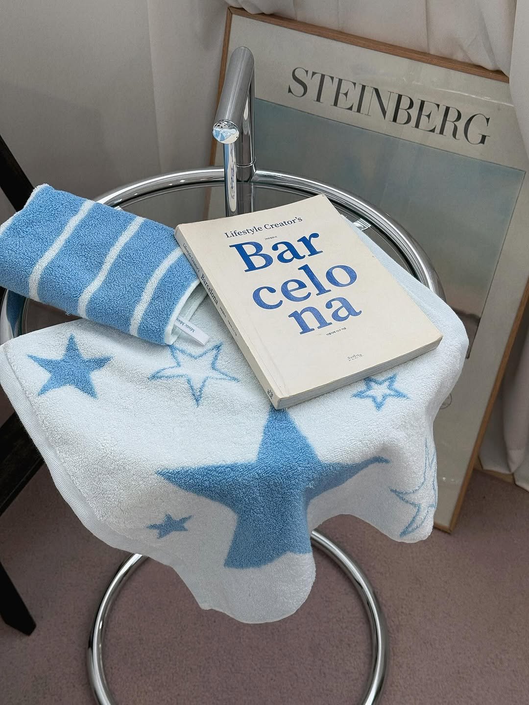 Photo by Mistic Moon (미스틱문) on October 17, 2025. May be an image of towel, towel rack, napkin, tablecloth, blanket, bathmat, baby bed and text.