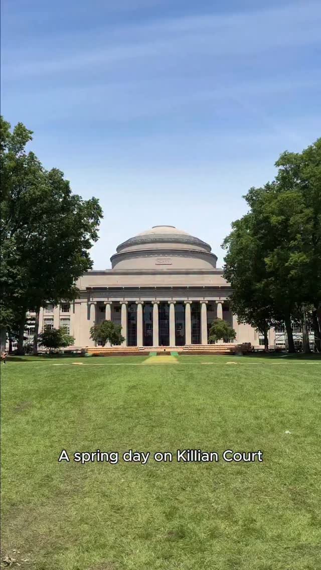 mit 게시물 이미지: A spring day on Killian Court. 

Video:...