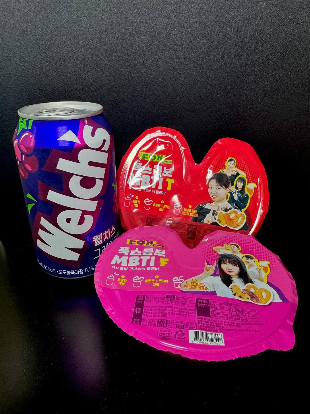 Photo by 전국 맛집 | 카페 | 여행 | 핫플 소개 on August 25, 2025. May be an image of heart, candy, wafer and text.