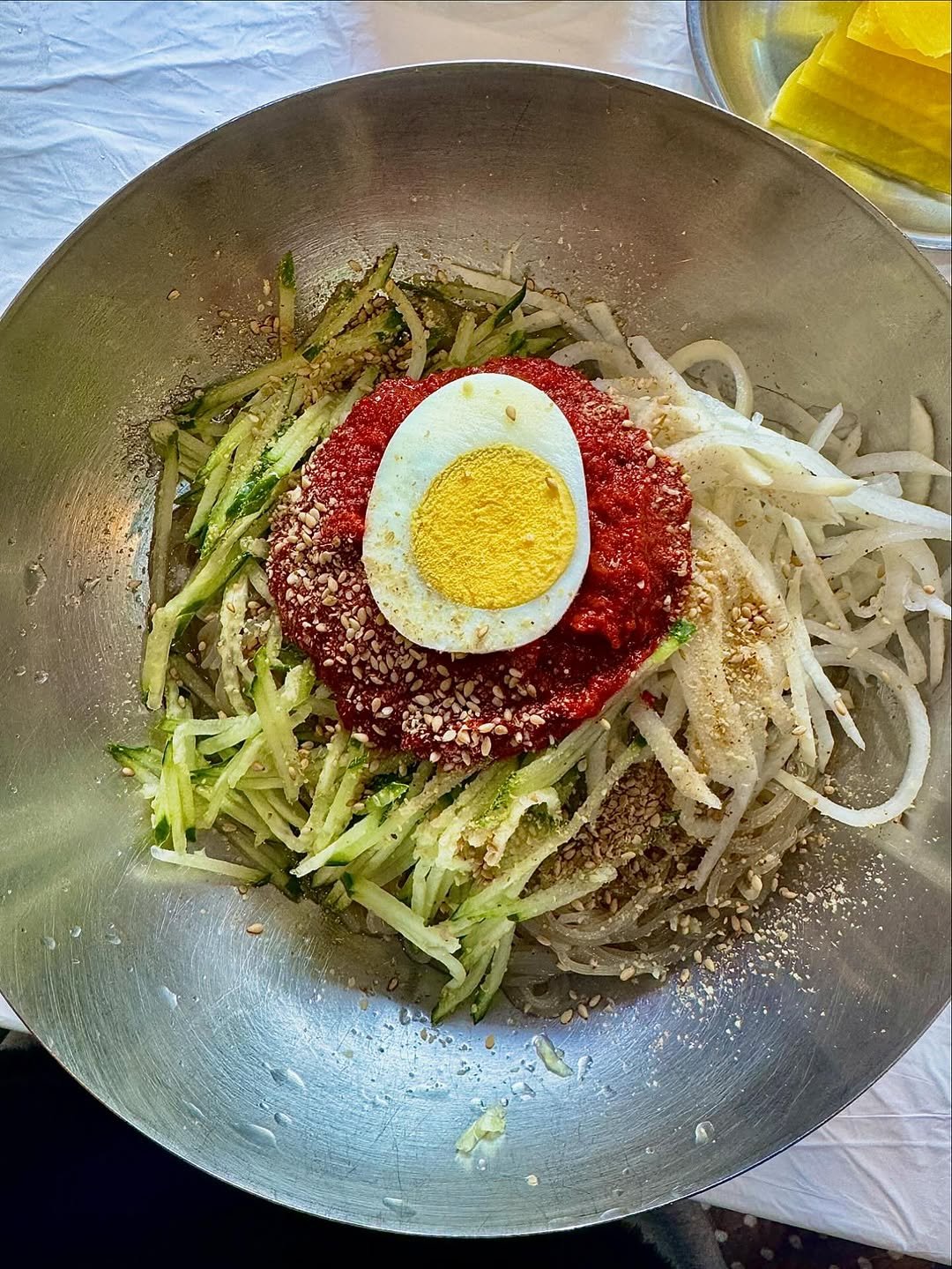 Photo by 전국 맛집 | 카페 | 여행 | 핫플 소개 on December 23, 2025. May be an image of egg yolk, ramen, poached egg, noodles, boiled egg and text.