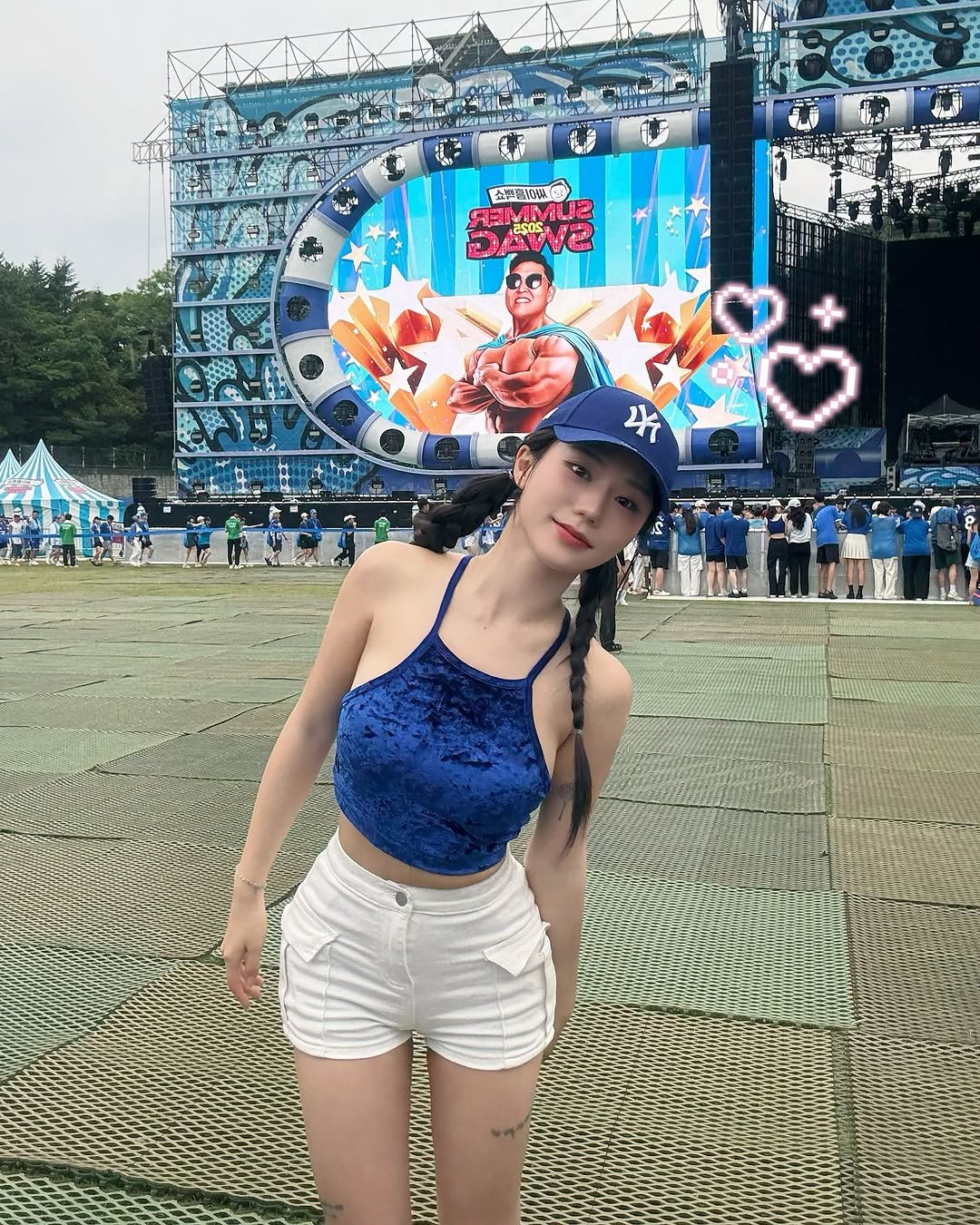Photo by 미우 MIU on August 06, 2025. May be an image of 7 people and text.
