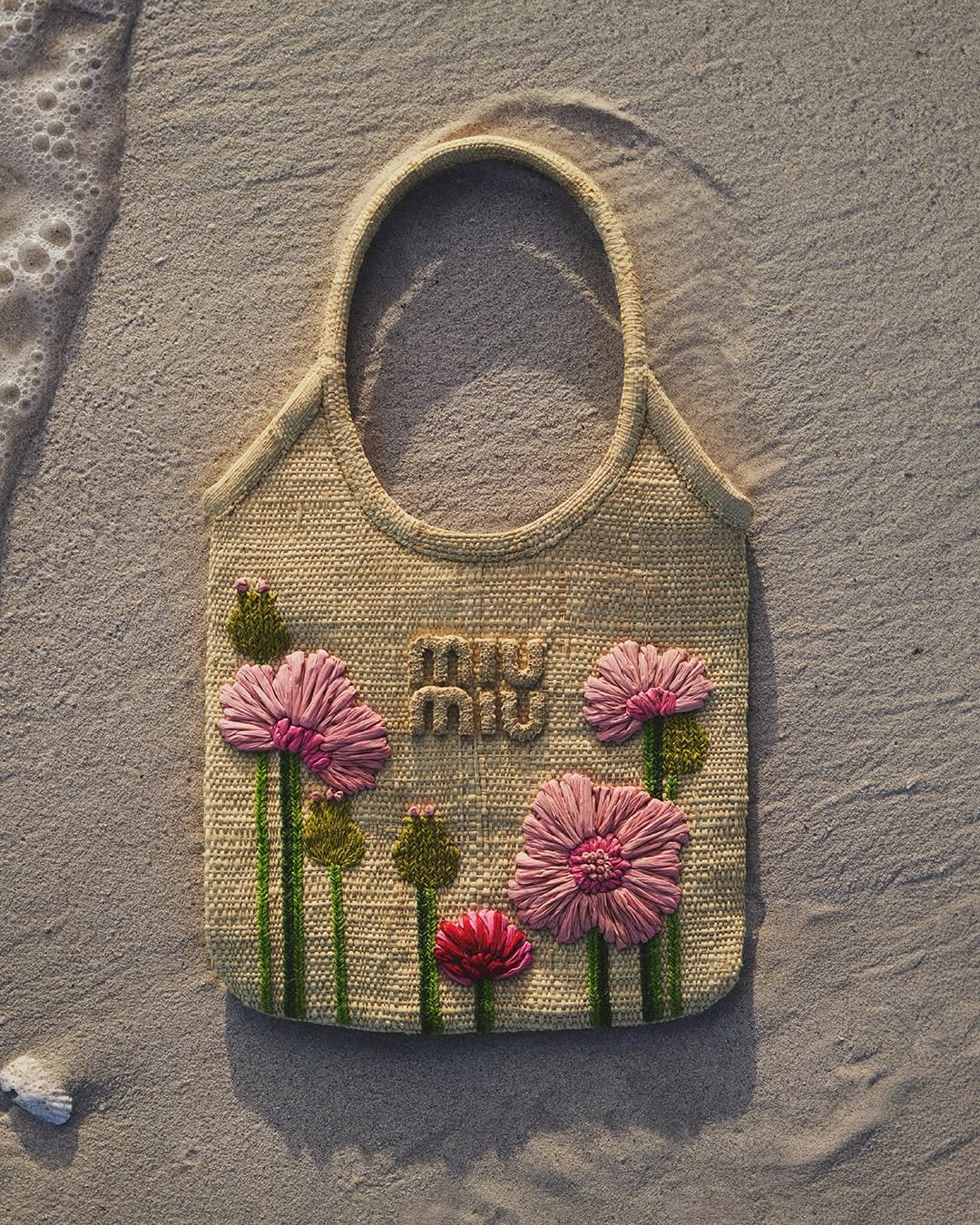 miumiu 게시물 이미지: Handmade with natural raffia and decorated...