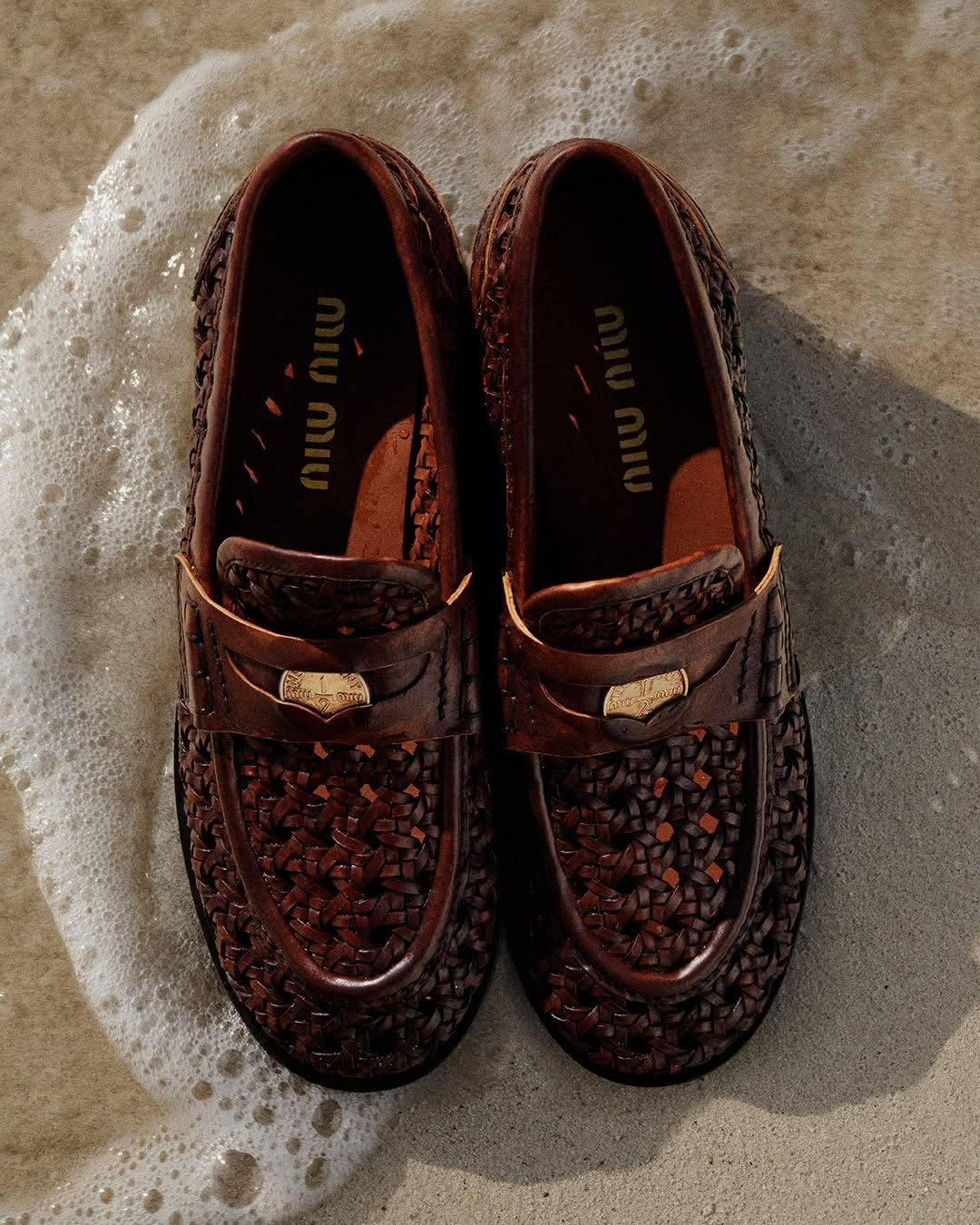 miumiu 게시물 이미지: Preppy references define the iconic silhouette...
