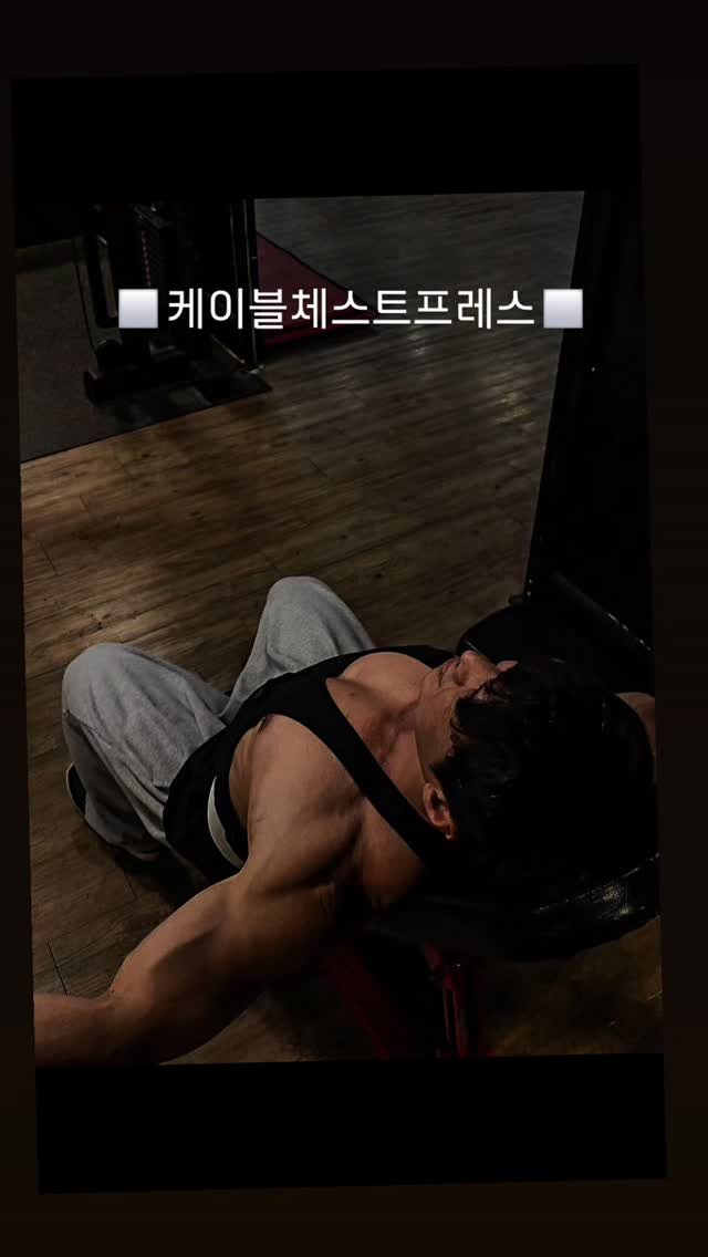miyeonkwak 게시물 이미지: ▪️케이블 체스트프레스▪️

가슴운동으로 머신.덤벨.케이블등등 다양한...