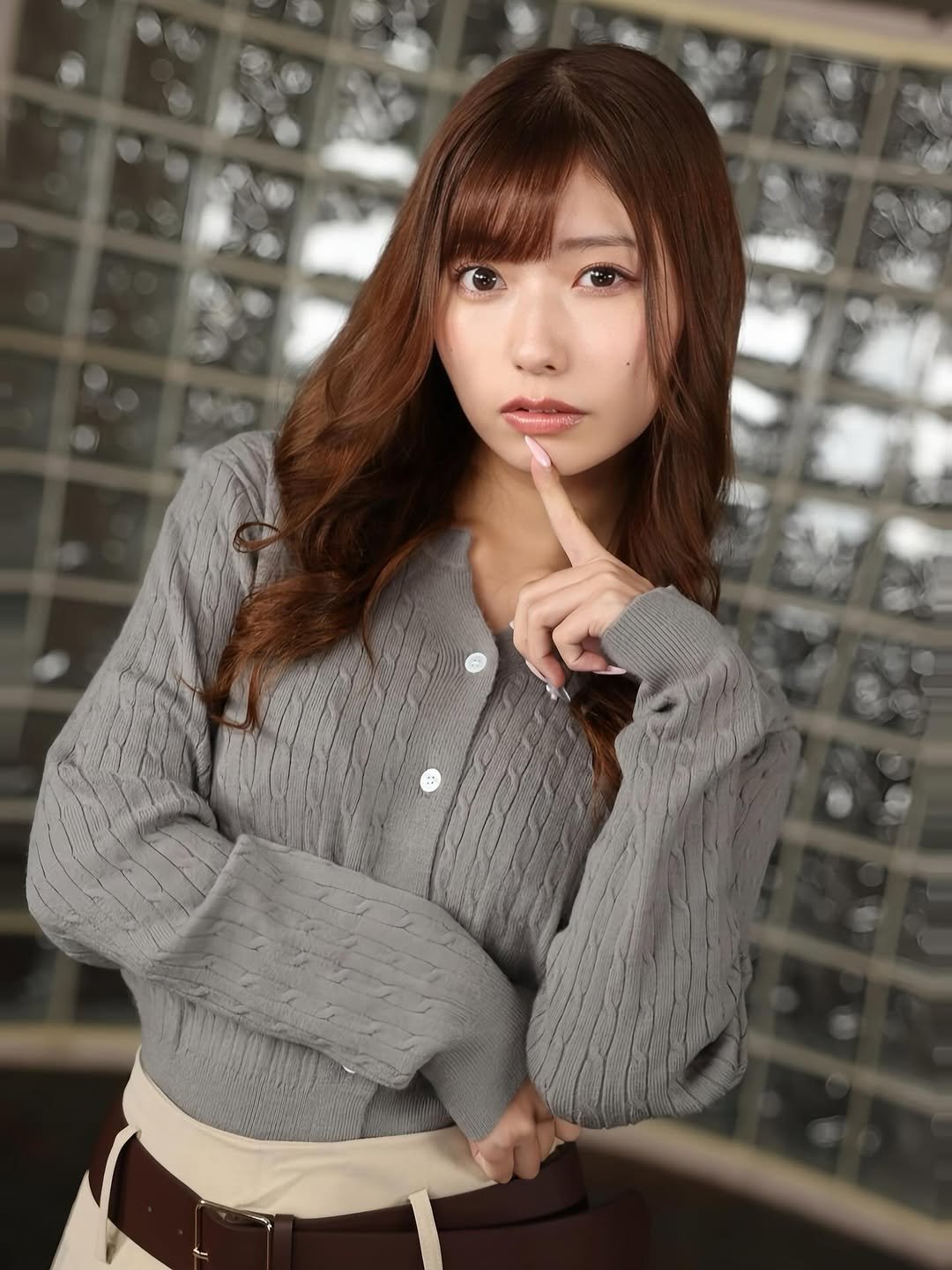 Photo by 逢沢みゆ（本物） on November 12, 2025. May be an image of one or more people, hair, top, cardigan, knit and text.