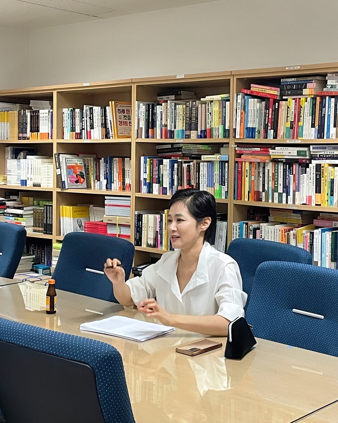 Photo by 매경출판 on November 10, 2025. May be an image of studying and text.